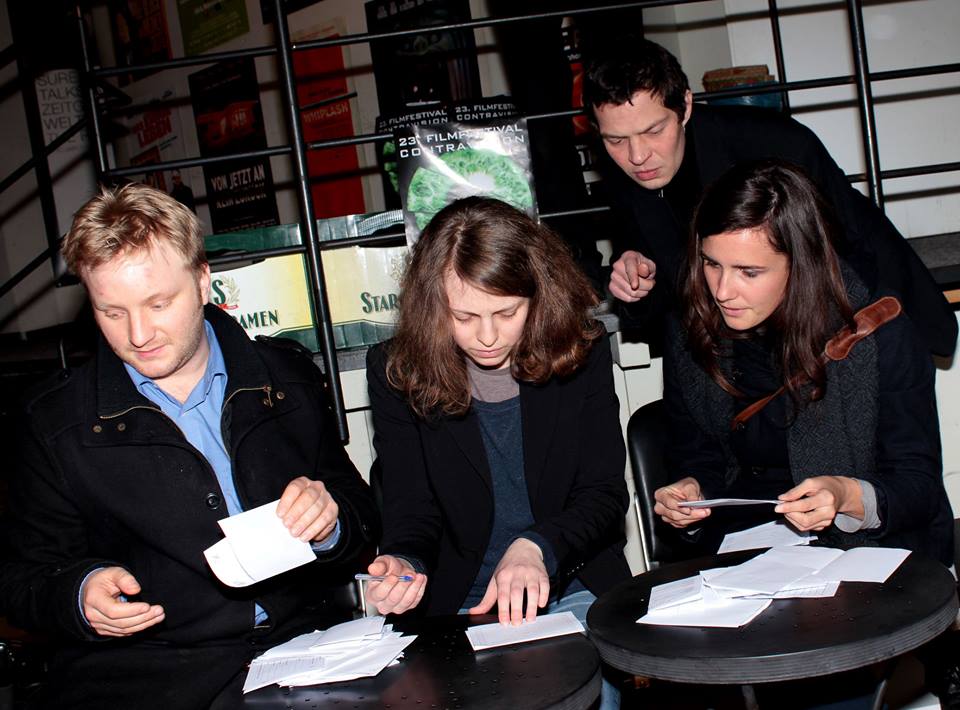 Democracy in action: Festivaldirektor Robin Bodenhaupt supervises the counting of audience ballots after a screening at Kino Central (photo: courtesy of Contravision Film Festival)